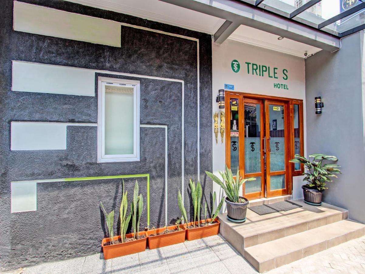 Oyo 91686 Triple S Hotel Malioboro Yogyakarta Exterior foto