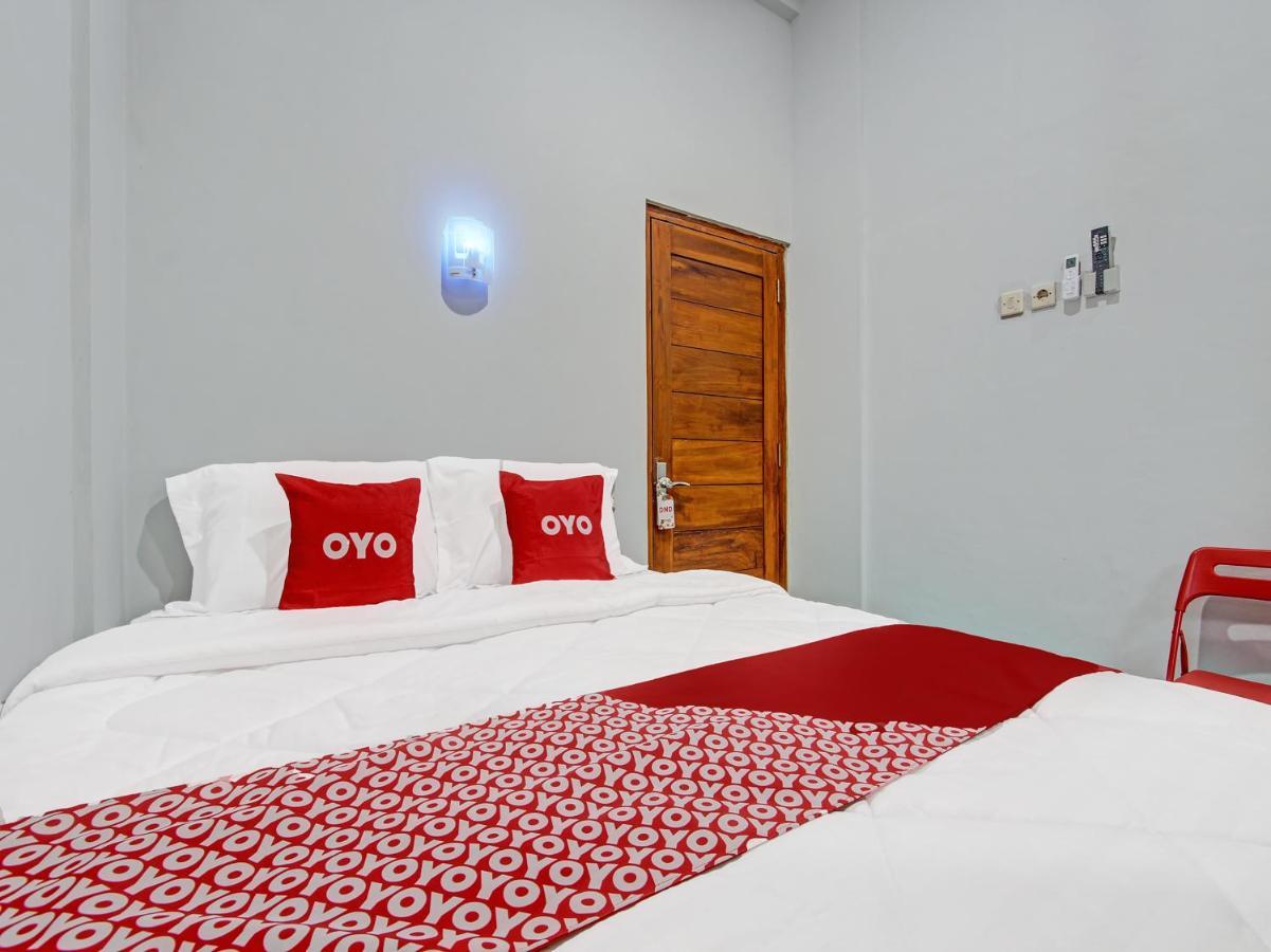 Oyo 91686 Triple S Hotel Malioboro Yogyakarta Exterior foto