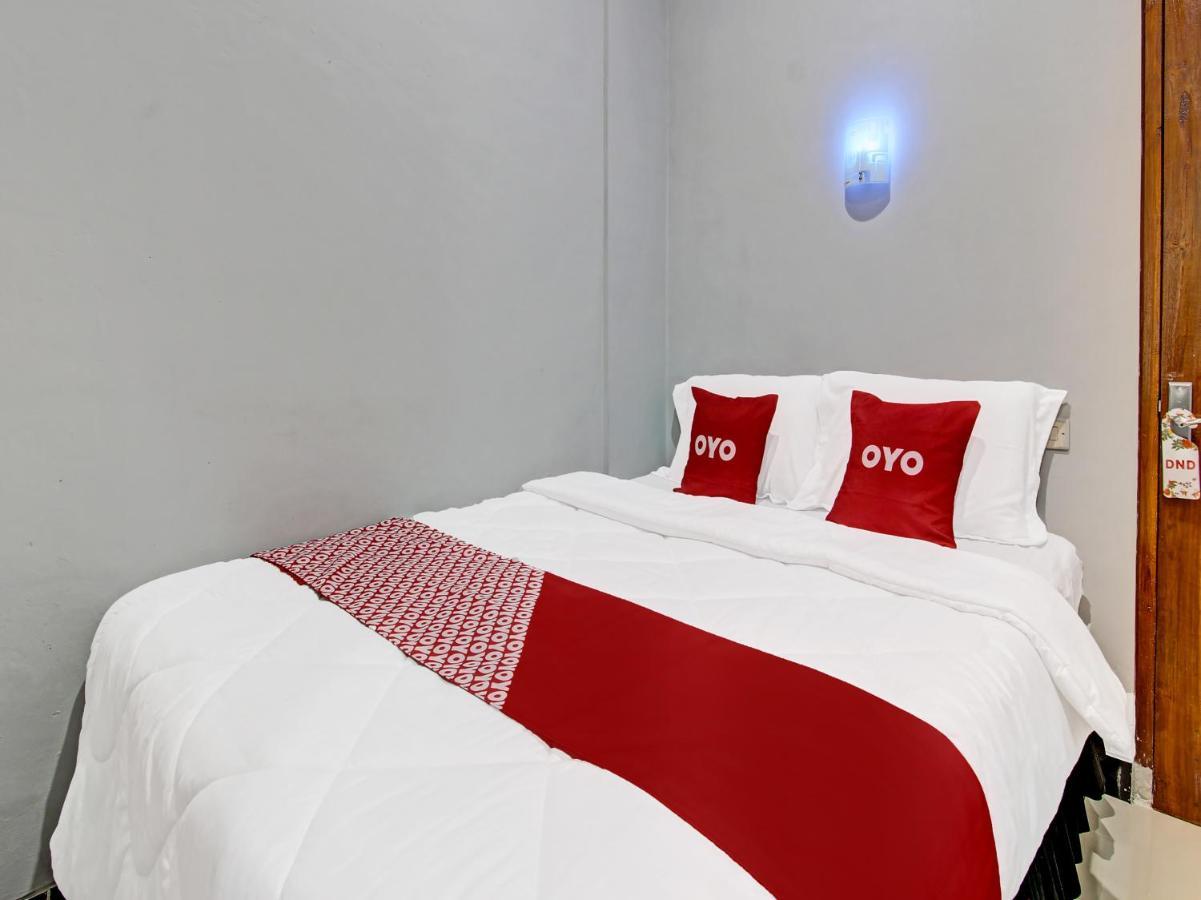 Oyo 91686 Triple S Hotel Malioboro Yogyakarta Exterior foto
